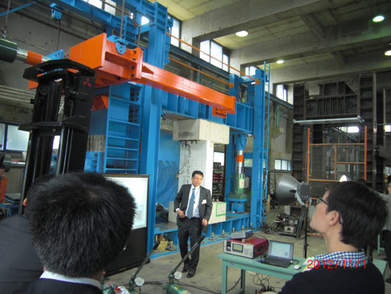 13_Lab tour-1